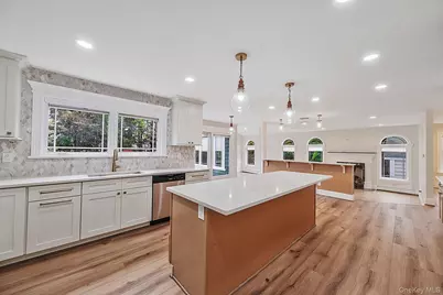 6 Robert Court, Center Moriches, NY 11934 - Photo 17