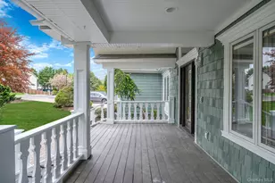 6 Robert Ct, Center Moriches, NY 11934 - Photo 3