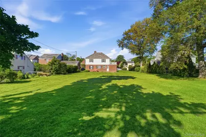 5 Franklin Court W, Garden City, NY 11530 - Photo 3
