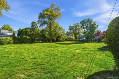 5 Franklin Court W, Garden City, NY 11530 - Photo 17