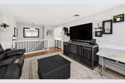895 Old Medford Avenue, Medford, NY 11763 - Photo 7