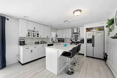 895 Old Medford Avenue, Medford, NY 11763 - Photo 11