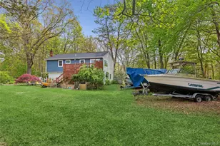64 Giant Oak Rd, Ridge, NY 11961 - Photo 19