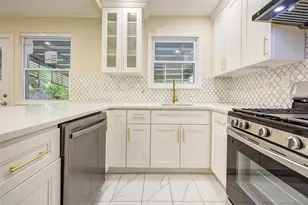 164-38 76th Rd, Fresh Meadows, NY 11366 - Photo 11