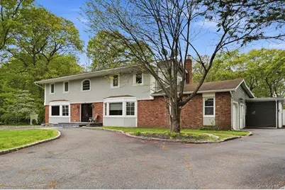 1 Whispering Court, Dix Hills, NY 11746 - Photo 3