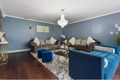 1 Whispering Court, Dix Hills, NY 11746 - Photo 13