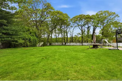 1 Whispering Court, Dix Hills, NY 11746 - Photo 9