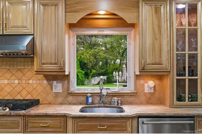 1 Whispering Court, Dix Hills, NY 11746 - Photo 21