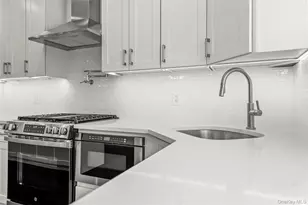 70-19 Manse St, Forest Hills, NY 11375 - Photo 17