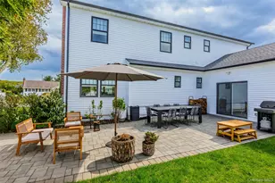 8 Piper Pl, Old Bethpage, NY 11804 - Photo 5