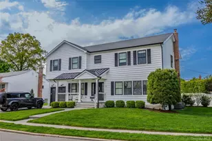 8 Piper Pl, Old Bethpage, NY 11804 - Photo 3