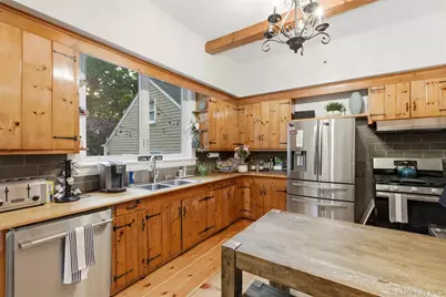 8 Wells Lane, Stony Brook, NY 11790 - Photo 11