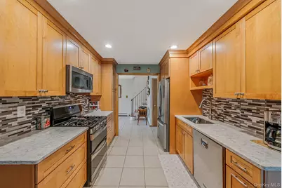 28 Manchester Boulevard, Wheatley Heights, NY 11798 - Photo 11