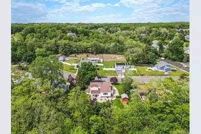 28 Manchester Boulevard, Wheatley Heights, NY 11798 - Photo 41