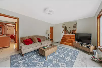 28 Manchester Boulevard, Wheatley Heights, NY 11798 - Photo 5