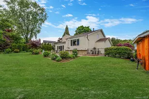 28 Manchester Blvd, Wheatley Heights, NY 11798 - Photo 31
