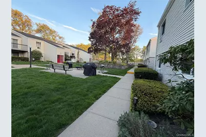 42 Richmond Boulevard #1B, Ronkonkoma, NY 11779 - Photo 3