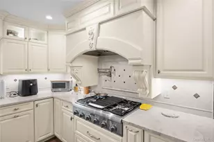 16 Cabriolet Ln, Melville, NY 11747 - Photo 15