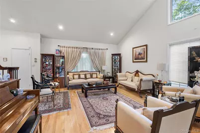 16 Cabriolet Lane, Melville, NY 11747 - Photo 9