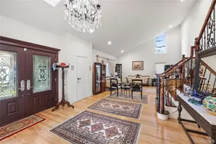 16 Cabriolet Ln, Melville, NY 11747 - Photo 7