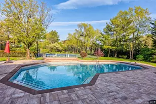 16 Cabriolet Ln, Melville, NY 11747 - Photo 35