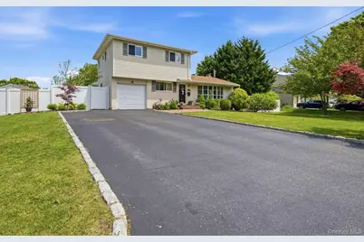 Riverdale 23, Oakdale, NY 11769 - Photo 3
