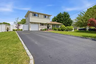 Riverdale 23, Oakdale, NY 11769 - Photo 3