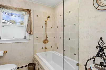77 Lake Drive, Manhasset Hills, NY 11040 - Photo 27