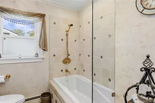 77 Lake Dr, Manhasset Hills, NY 11040 - Photo 27