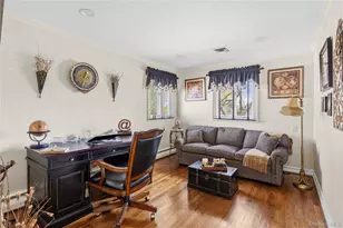 77 Lake Dr, Manhasset Hills, NY 11040 - Photo 25