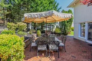 77 Lake Dr, Manhasset Hills, NY 11040 - Photo 35