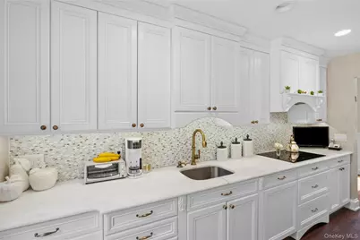 77 Lake Drive, Manhasset Hills, NY 11040 - Photo 13