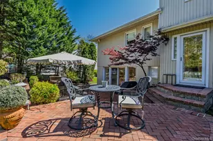 77 Lake Dr, Manhasset Hills, NY 11040 - Photo 37