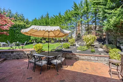 77 Lake Drive, Manhasset Hills, NY 11040 - Photo 39