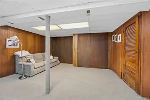 77 Lake Dr, Manhasset Hills, NY 11040 - Photo 31