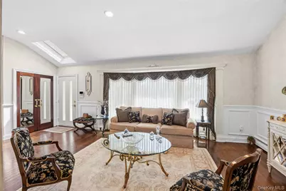 77 Lake Drive, Manhasset Hills, NY 11040 - Photo 7