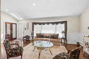 77 Lake Dr, Manhasset Hills, NY 11040 - Photo 7