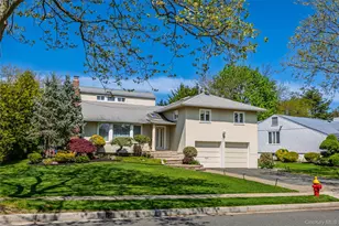 77 Lake Dr, Manhasset Hills, NY 11040 - Photo 3
