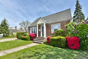 916 Center Dr, Franklin Square, NY 11010 - Photo 3