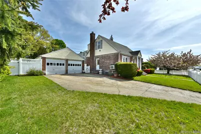 916 Center Drive, Franklin Square, NY 11010 - Photo 5
