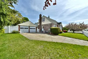 916 Center Dr, Franklin Square, NY 11010 - Photo 5