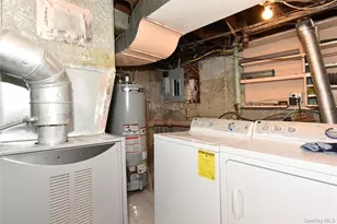 916 Center Dr, Franklin Square, NY 11010 - Photo 25
