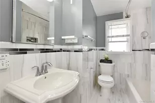 916 Center Dr, Franklin Square, NY 11010 - Photo 15