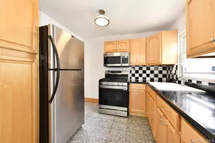916 Center Dr, Franklin Square, NY 11010 - Photo 7