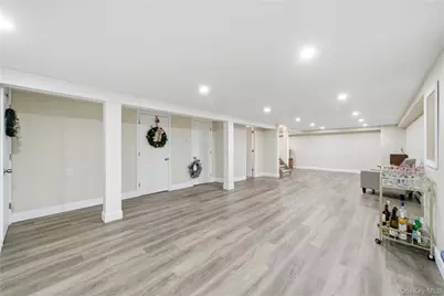 3 Lenore Avenue, Hicksville, NY 11801 - Photo 19