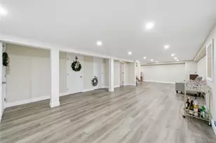 3 Lenore Ave, Hicksville, NY 11801 - Photo 19