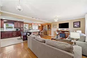 3 Lenore Ave, Hicksville, NY 11801 - Photo 5