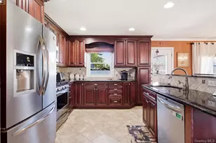 3 Lenore Ave, Hicksville, NY 11801 - Photo 11