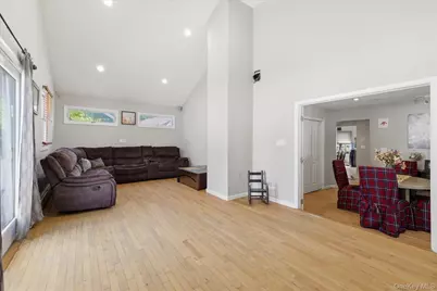 212 Gordon Avenue, Westbury, NY 11590 - Photo 9