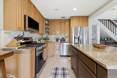 212 Gordon Avenue, Westbury, NY 11590 - Photo 5